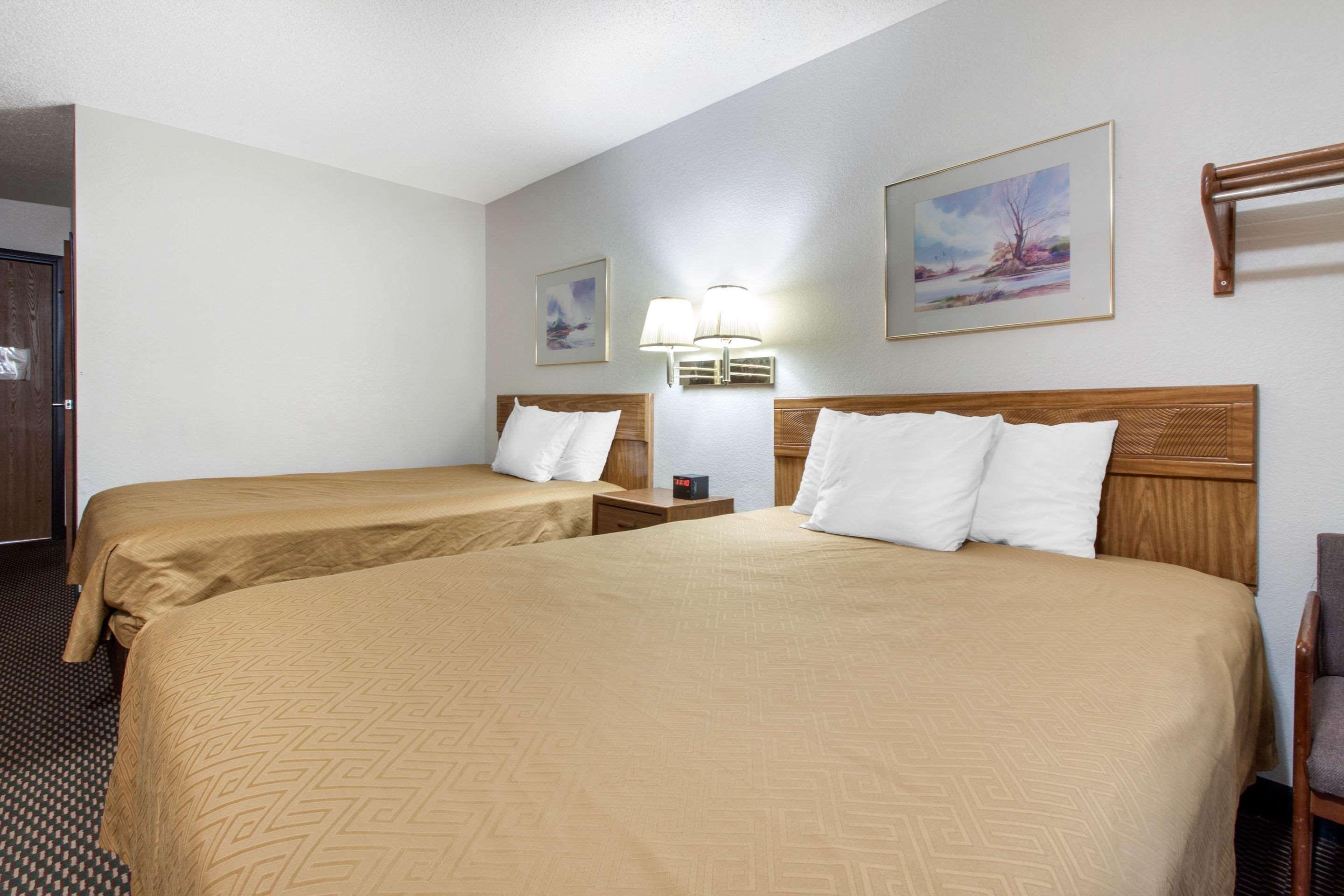 Econo Lodge Oacoma Exterior photo