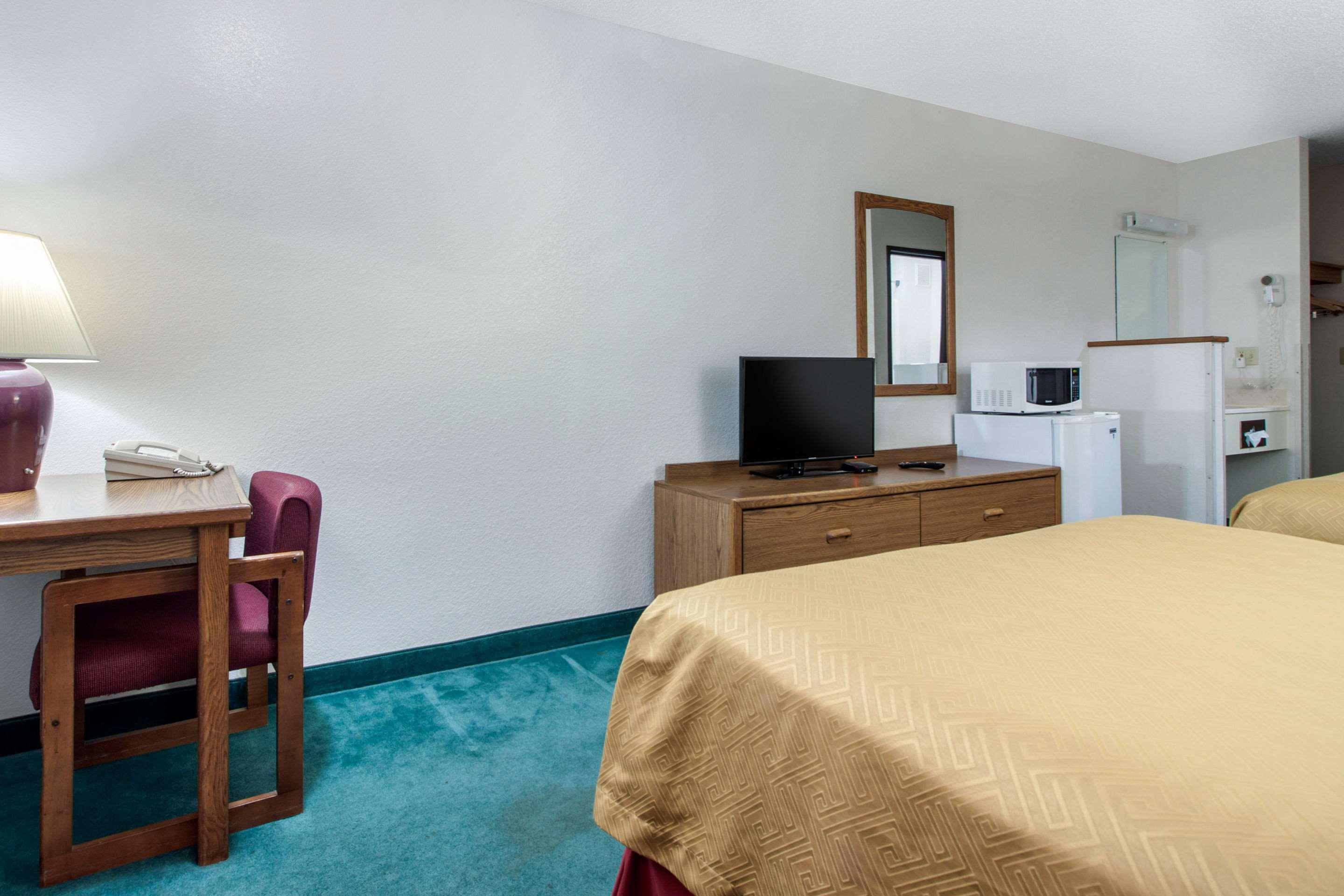 Econo Lodge Oacoma Exterior photo