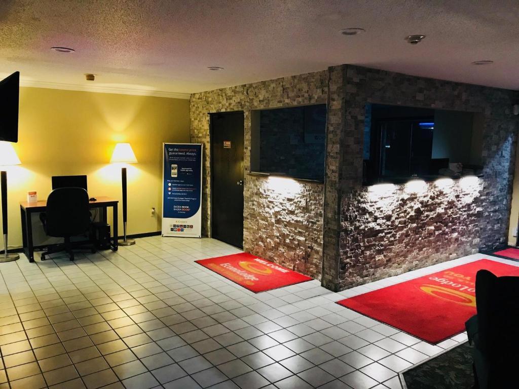 Econo Lodge Oacoma Exterior photo