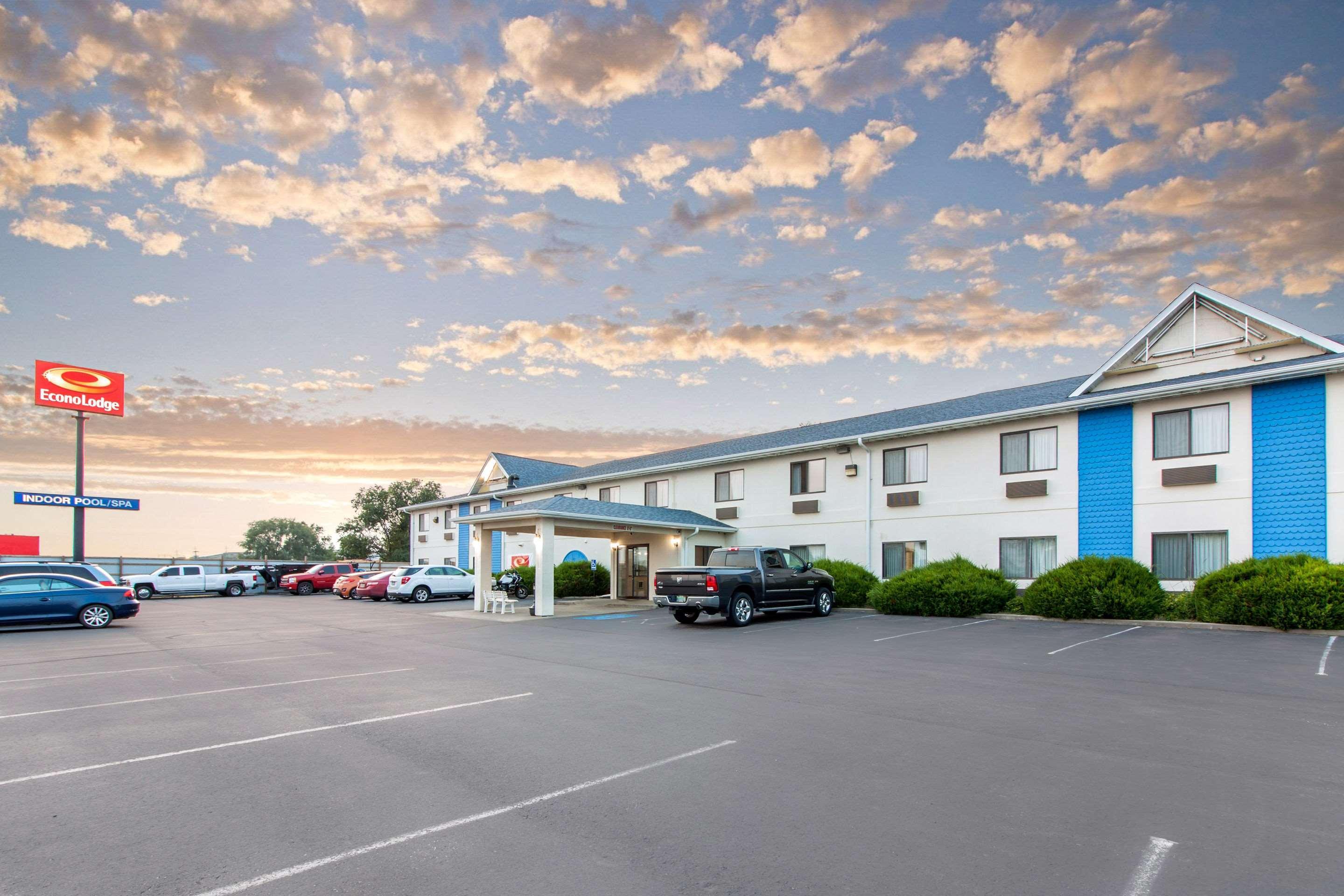 Econo Lodge Oacoma Exterior photo