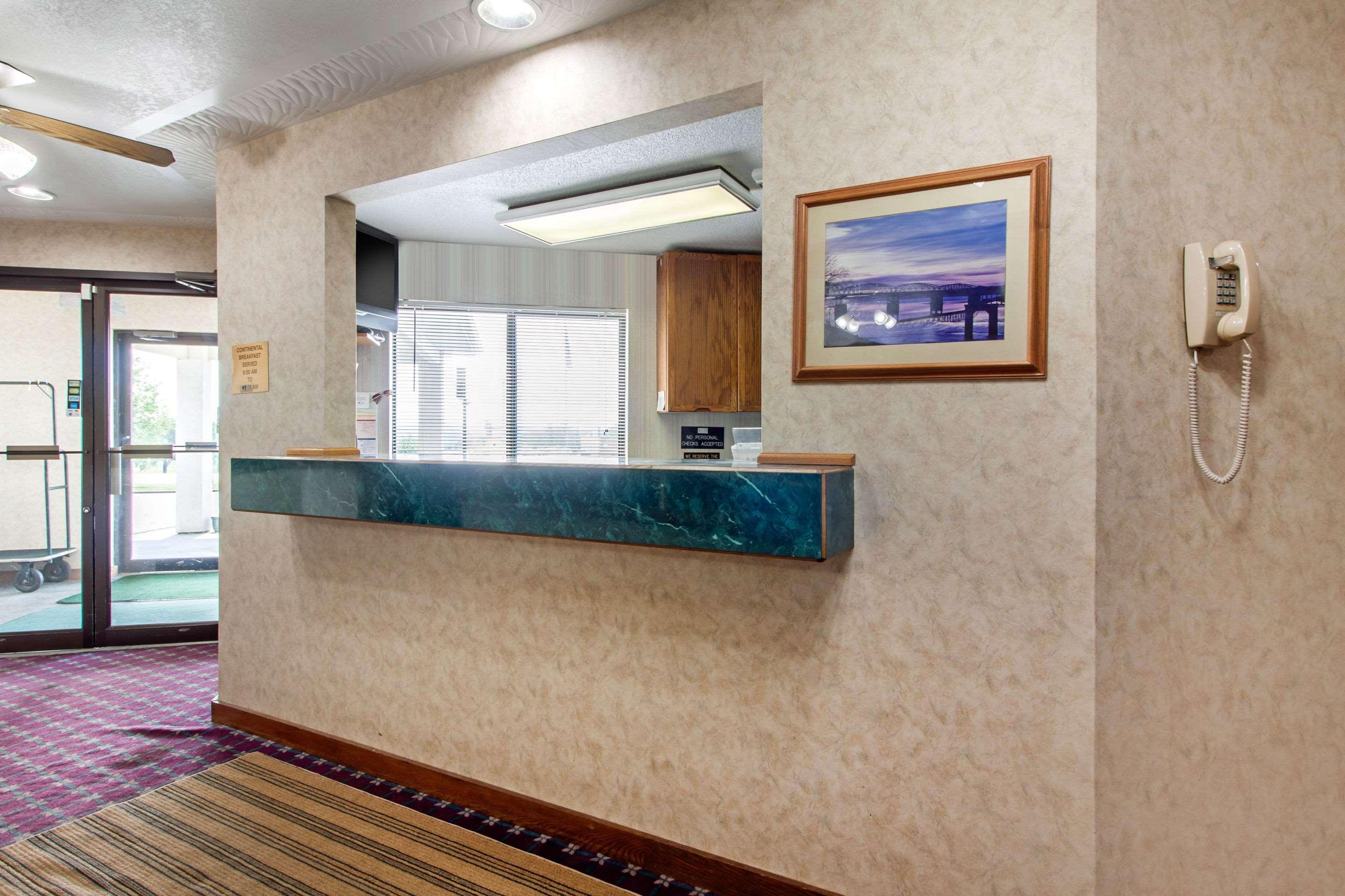 Econo Lodge Oacoma Exterior photo